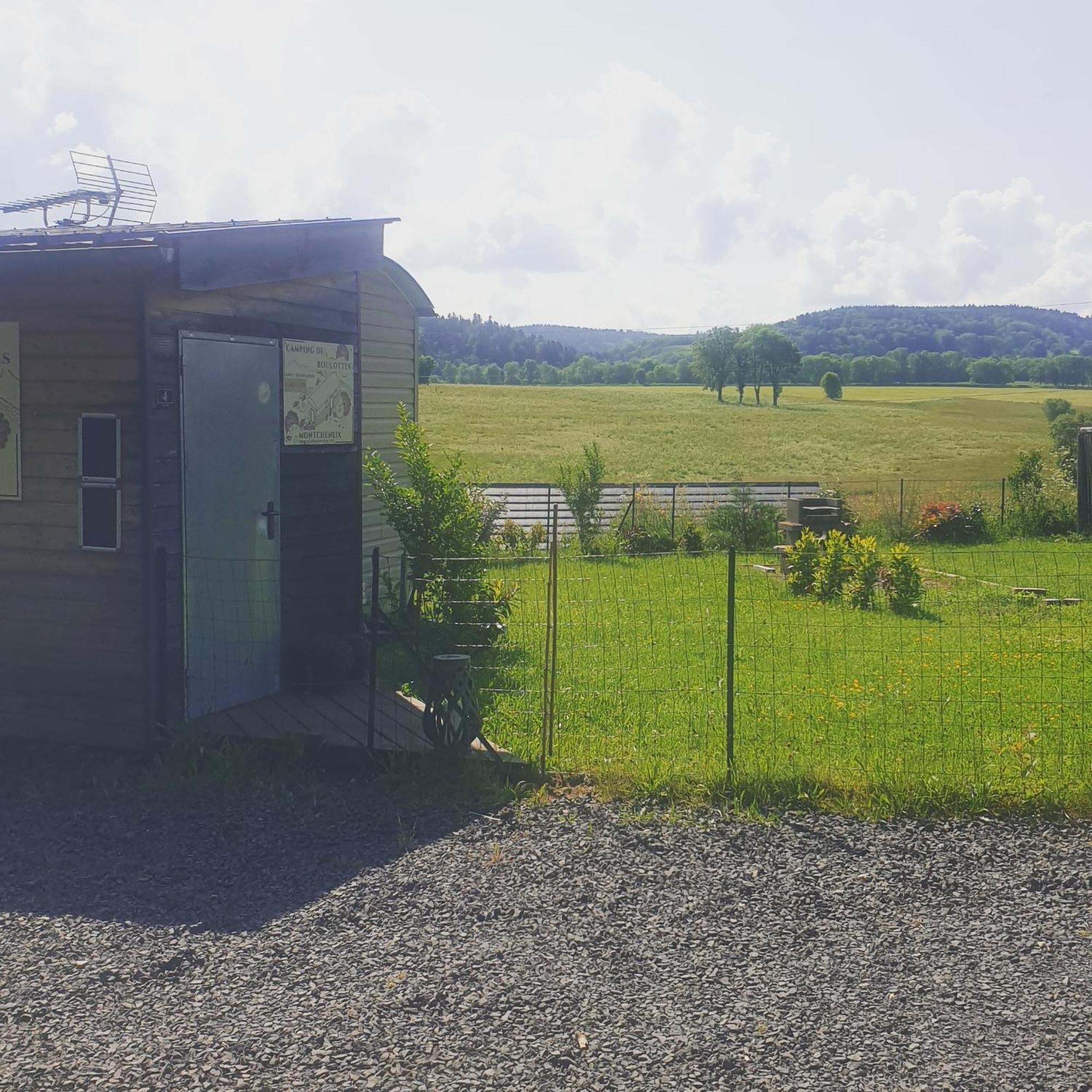 Logement Insolite Au Coeur De L'Auvergne Rochefort-Montagne Zewnętrze zdjęcie